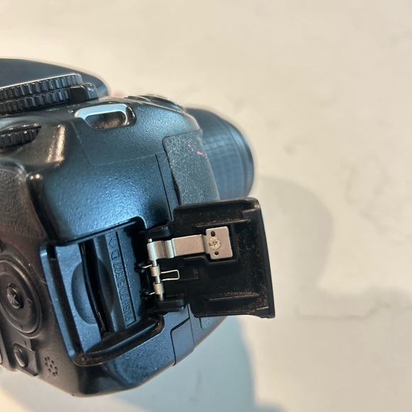 Nikon D3100 DSLR Camera with 55-200mm lens - Picture 9 of 13